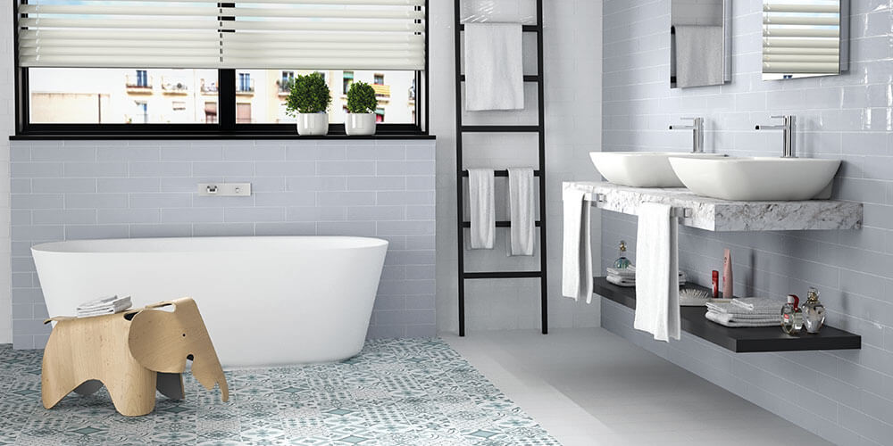 Passende Wand- und Bodenfliesen mit Badewanne